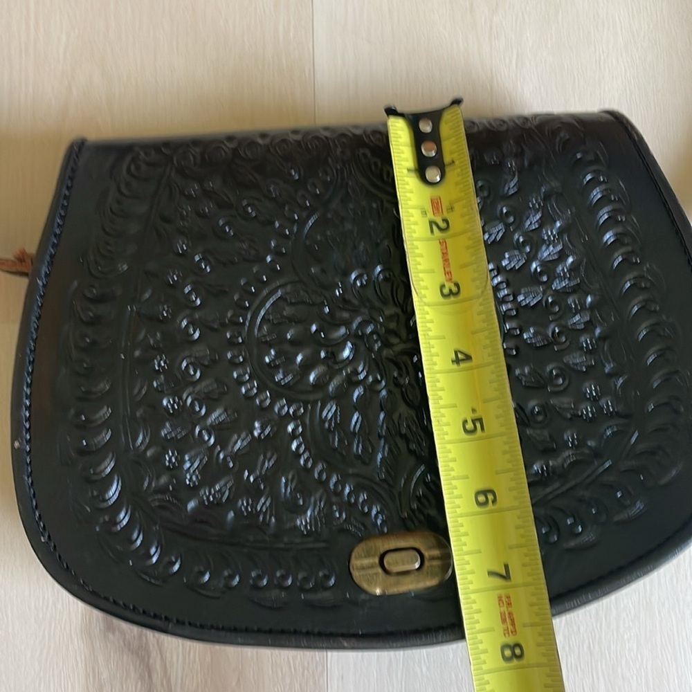 Genuine leather Moroccan hand tooled black leather saddle bag - Picture 11 of 14